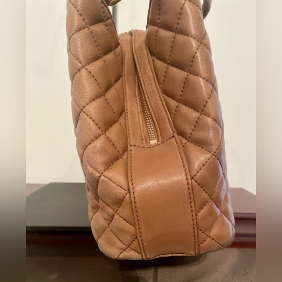 Talbots Tan Napa Leather Tortoise Trim Quilted Handbag Classic
Retail $219.99 - Picture 10 of 16